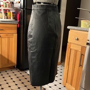 Banana Republic PENCIL SKIRT. SIZE 4. Polyurethane.  100% Viscose. Spandex.